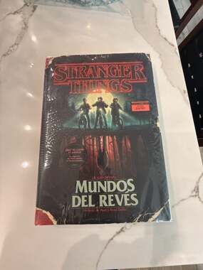 Stranger Things: Mundos del Revés (Spanish Edition)